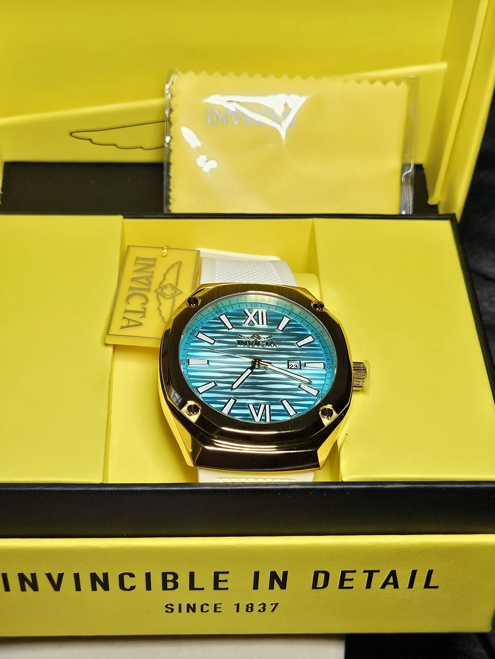 NWT Invicta Akula 50694 Gold Tone 48mm Blue Wave Dial White Silicone Men's Watch